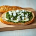 Stokbrood met pesto en geitenkaas