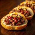 Stokbrood met pikant gehakt uit de oven