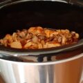 Hamlappen met paprika, paddenstoelen en room uit de slowcooker