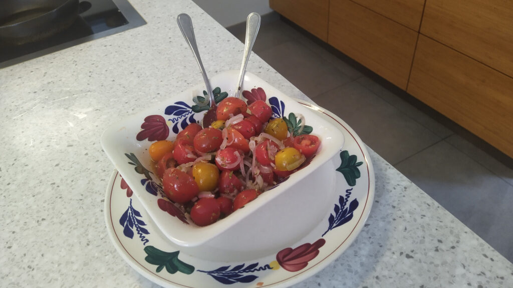 Super snelle salade van kerstomaatjes