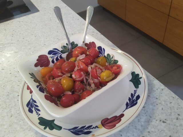 Super snelle salade van kerstomaatjes