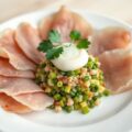 Tartaar van lentegroenten met kalfscarpaccio en emulsie van tonijn
