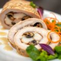Terrine van parelhoen gevuld met champignons