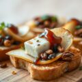 Toast met Conférence peer, Hervekaas en gekarameliseerde noten