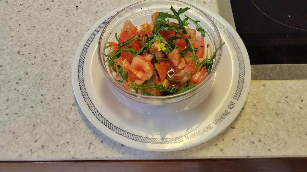 Tomaten rucola salade