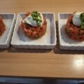 Tomatentartaat met burrata en pesto