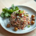 Tonijntartaar met bosui en ansjovis