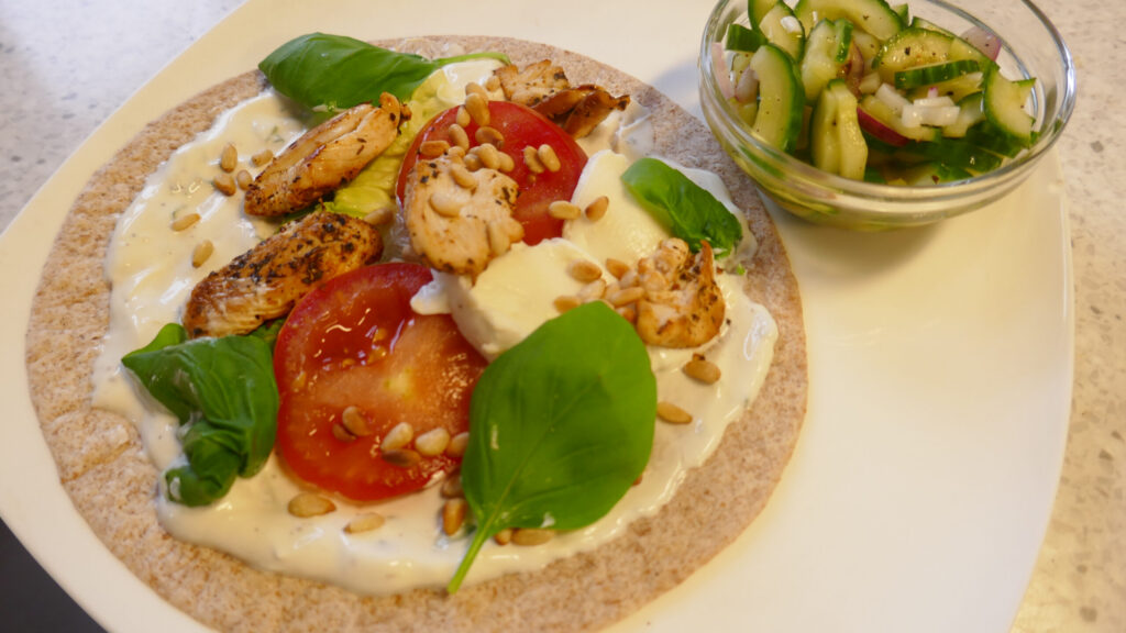 Tortilla Caprese met kip