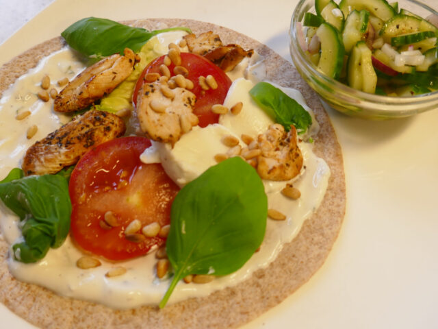 Tortilla Caprese met kip