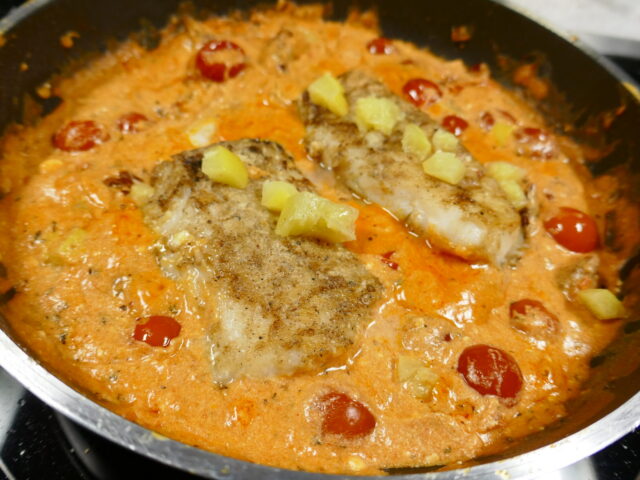 Toscaanse Kabeljauwhaas in romige tomatensaus