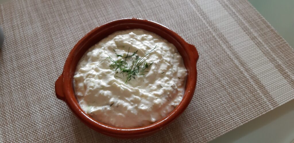 Tzatziki met dille uit eigen keuken