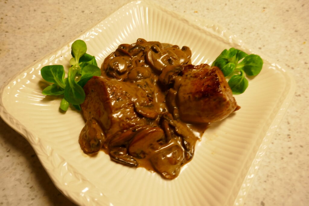 Varkenshaas in champignon roomsaus met een vleugje sherry