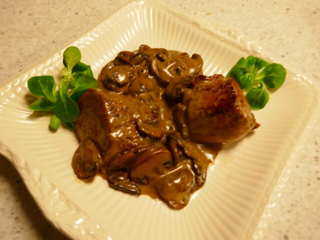 Varkenshaas in champignon roomsaus met een vleugje sherry