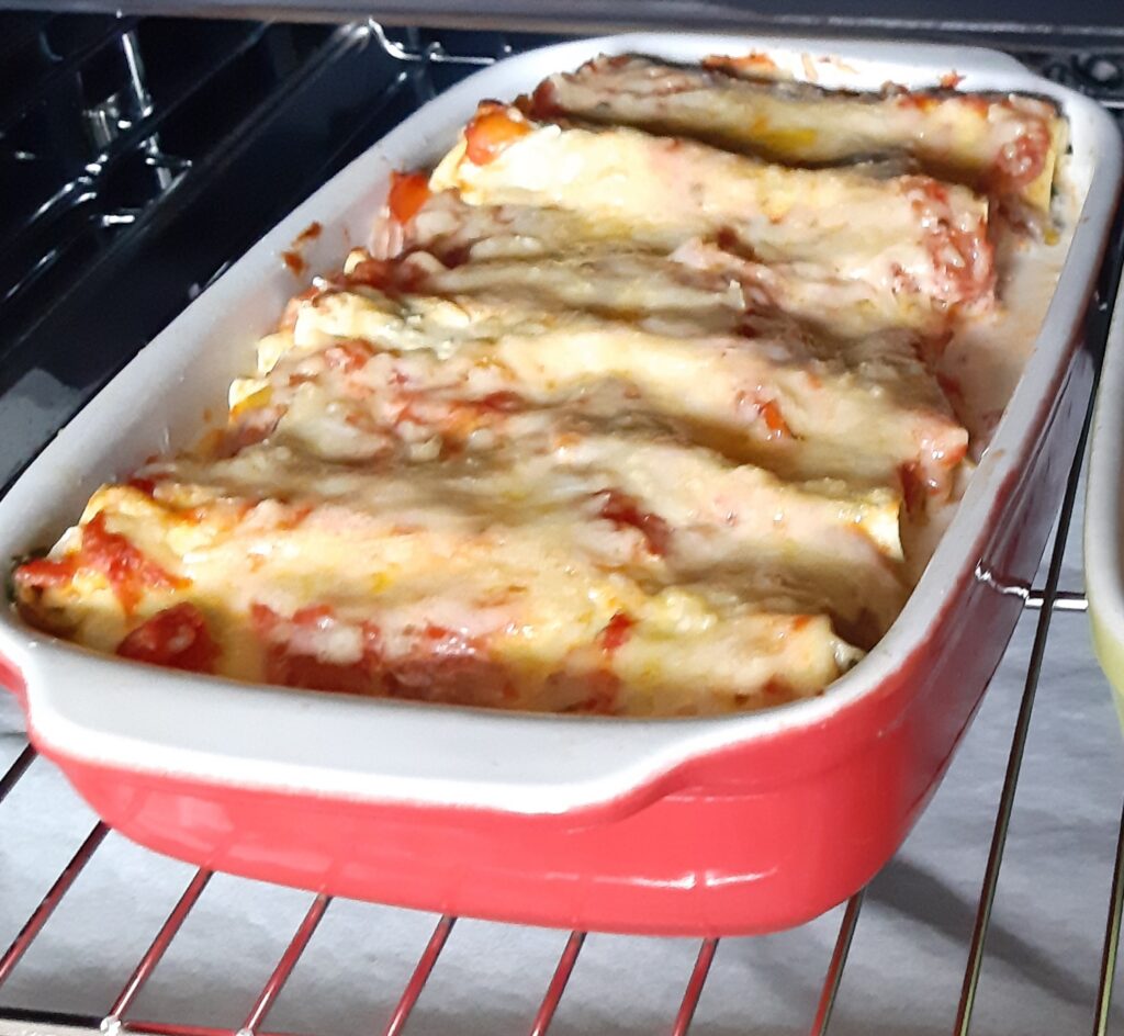 Vegetarische cannelloni met spinazie, paddenstoelen en roomkaas