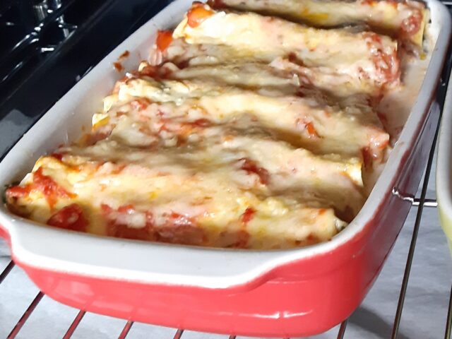 Vegetarische cannelloni met spinazie, paddenstoelen en roomkaas