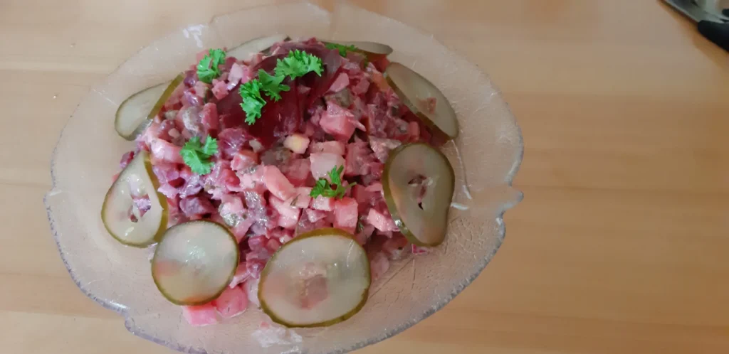 Vegetarische rode bietensalade