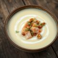 Venkelsoep met forel en noten: