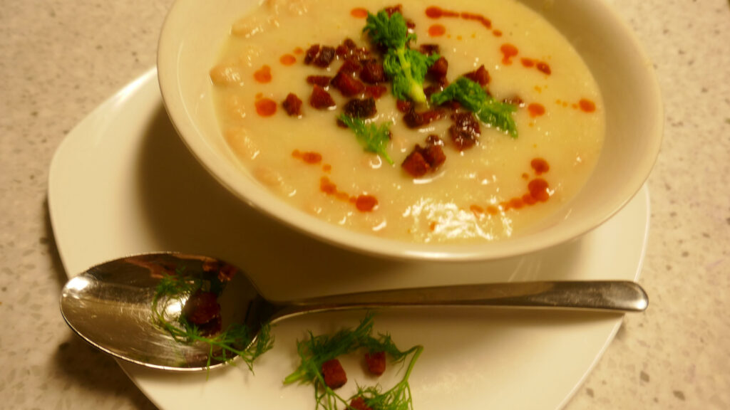 Venkelsoep met witte bonen en chorizo
