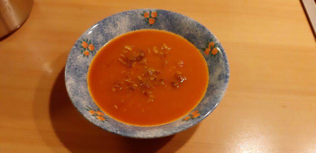 Verrassend lekkere Aziatische tomaten-paprikasoep