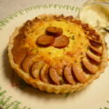 Winterwarme zuurkooltaart met pancetta en rookworst