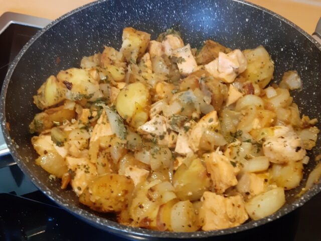 Witlof met krieltjes en zalm uit de wok