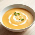 Witloofsoep met zoete aardappel en kokosmelk