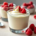 Witte-chocolademousse met frambozen