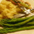 Zalm met dragon, bosui en knoflookpuree
