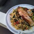 Zalm met paksoi en noedels