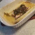 Zalm met sinaasappel- kruidenkorst en asperges uit de oven
