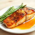 Zalm met Sinaasappel-Limoenjus en Groene Asperges