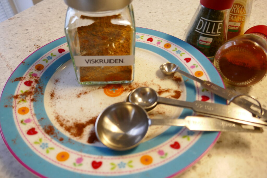 Zelf gemengde specerijen en kruiden voor vis