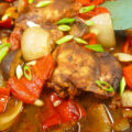 Zoete puntpaprika stoof met kippendij en champignons