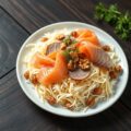 Zuurkoolsalade met vis,vlees en gevogelte