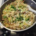 Noedels met rundergehakt en paksoi