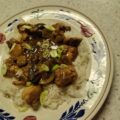 Goulash van kippendijen en champignons uit de slowcooker