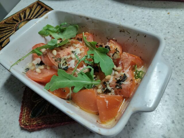 Kabeljauwhaas met tomaat en basilicum knoflook dressing uit de oven