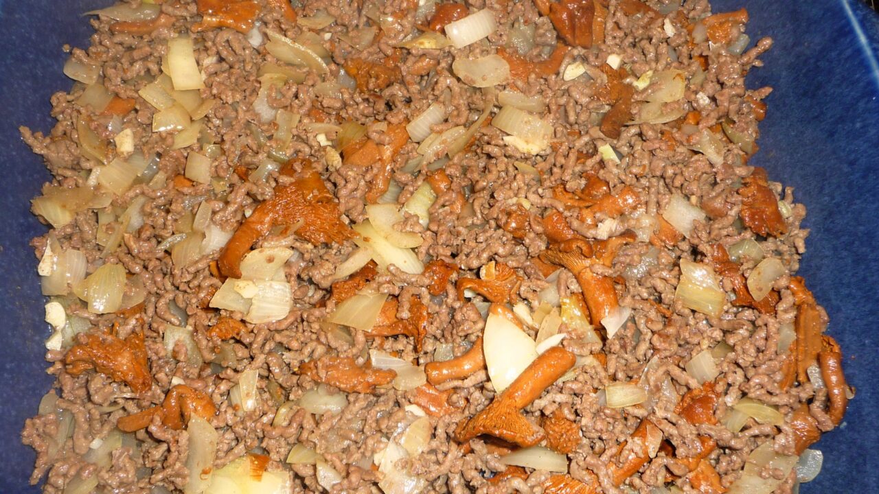 Ovenschotel met gehakt, paddenstoelen en puree van aardpeer, foto 2