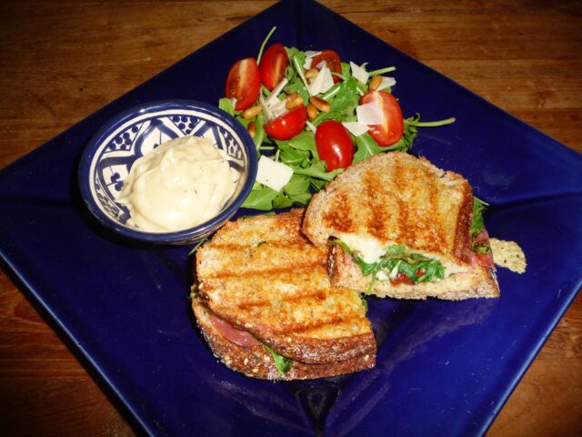 Tosti Spianata Romana