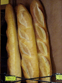 Warm stokbrood met kruidenboter en champignons