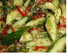 Thaise komkommersalade bij de ((BBQ ))