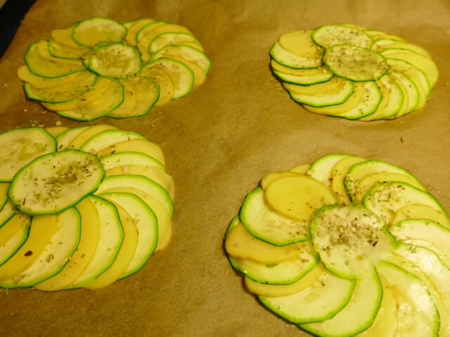 Aardappel-courgette-roosjes uit de oven