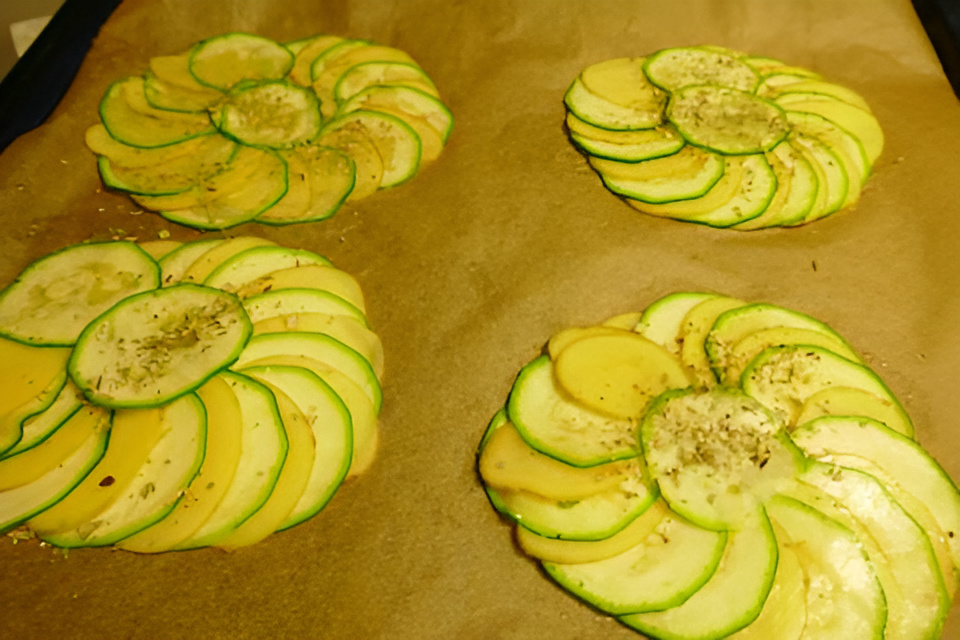 Aardappel-courgette-roosjes uit de oven...