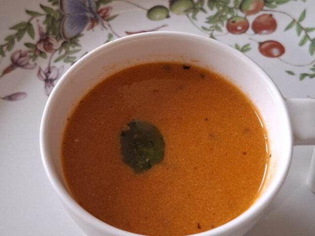 Tomatensoep met basilicumpesto als amuse of klein voorgerecht