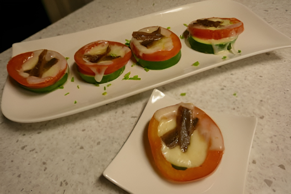 Amuse van courgette, tomaat , provolone en ansjovis...