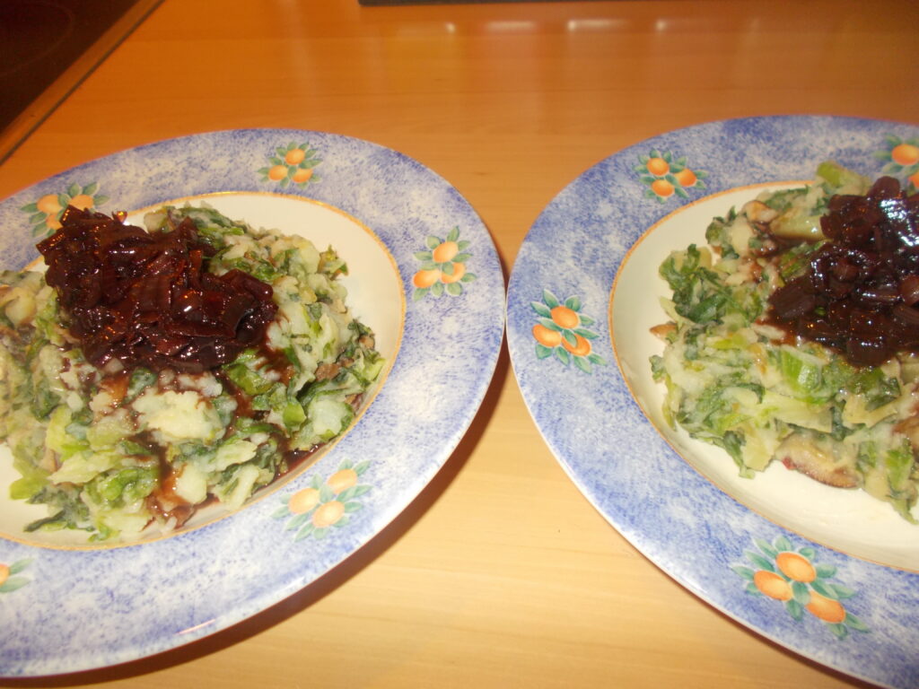 Stamppot rauwe andijvie met kastanjechampignons en sjalottensaus