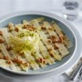 Aspergecarpaccio met kruidenvinaigrette en Hollandse garnaaltjes