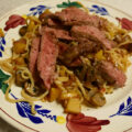 Aziatische Pittige Pastinaakwok met bief , ui en champignons..