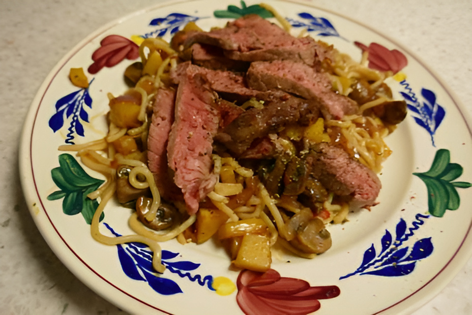 Aziatische Pittige Pastinaakwok met bief , ui en champignons..