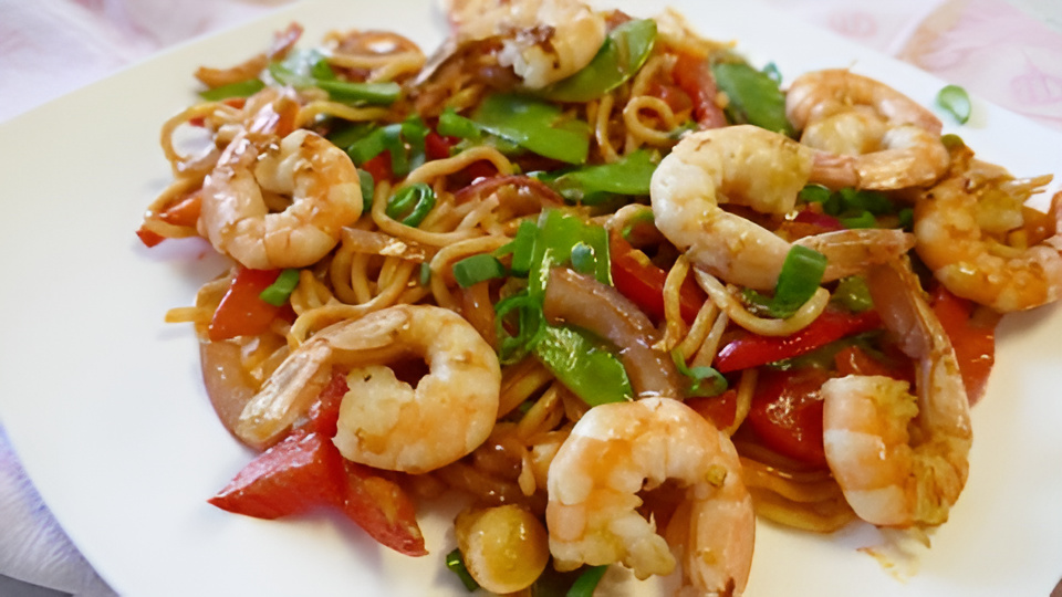 Aziatische wok met zoetzure saus en garnalen. Project Gezond